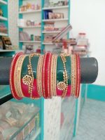 রাজওয়াড়ি ব্রাইডাল চুড়া সেট (রানি পিংক ও হলুদ) | Kundan Bridal Chura - Image 3